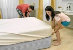 Intex Supreme Air Flow Luchtbed - Queensize - Ingebouwde Elektrische Pomp -Campingserie Winkel 1320 1900 64490 inuse1 2020 300