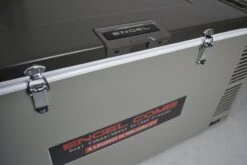 Engel MD60F-C Dual-zone Compressor Koelbox - 57 Liter -Campingserie Winkel 1900 2849 md60fc verschluss detail