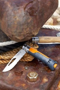 Opinel N°08 Outdoor Zakmes - Oranje 10 Opinel N°08 Outdoor Zakmes - Oranje -Campingserie Winkel 3123840015779 opinel outdoor 8 oranje sfeer2 resultaat