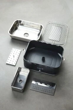 Barbecook Carlo Houtskool Tafelbarbecue - Grijs 12 Barbecook Carlo Houtskool Tafelbarbecue - Grijs -Campingserie Winkel 900 600 bc cha 1015 sf 06 hr